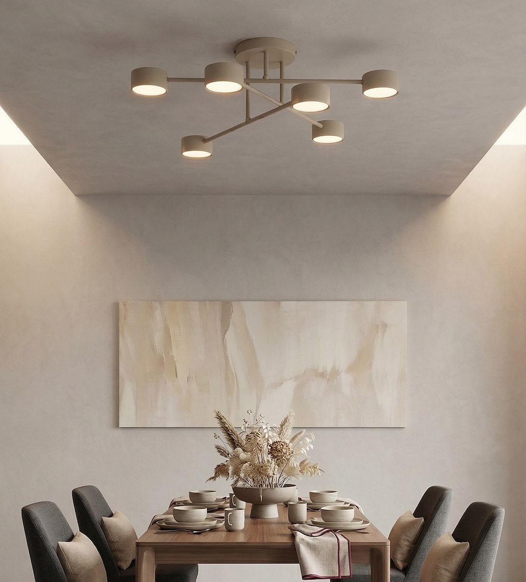 Mise en ambiance au-dessus d'une table à manger, tableau beige et suspension allumée