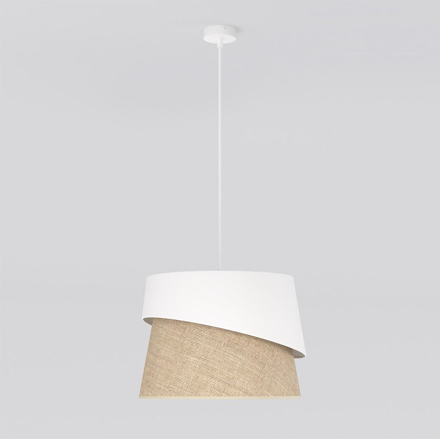Suspension blanche et rotin vue de face sur fond gris clair