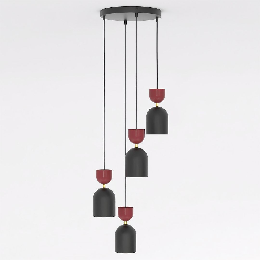 Vue de trois quarts du luminaire, câbles noirs et coupelles bordeaux suspendues