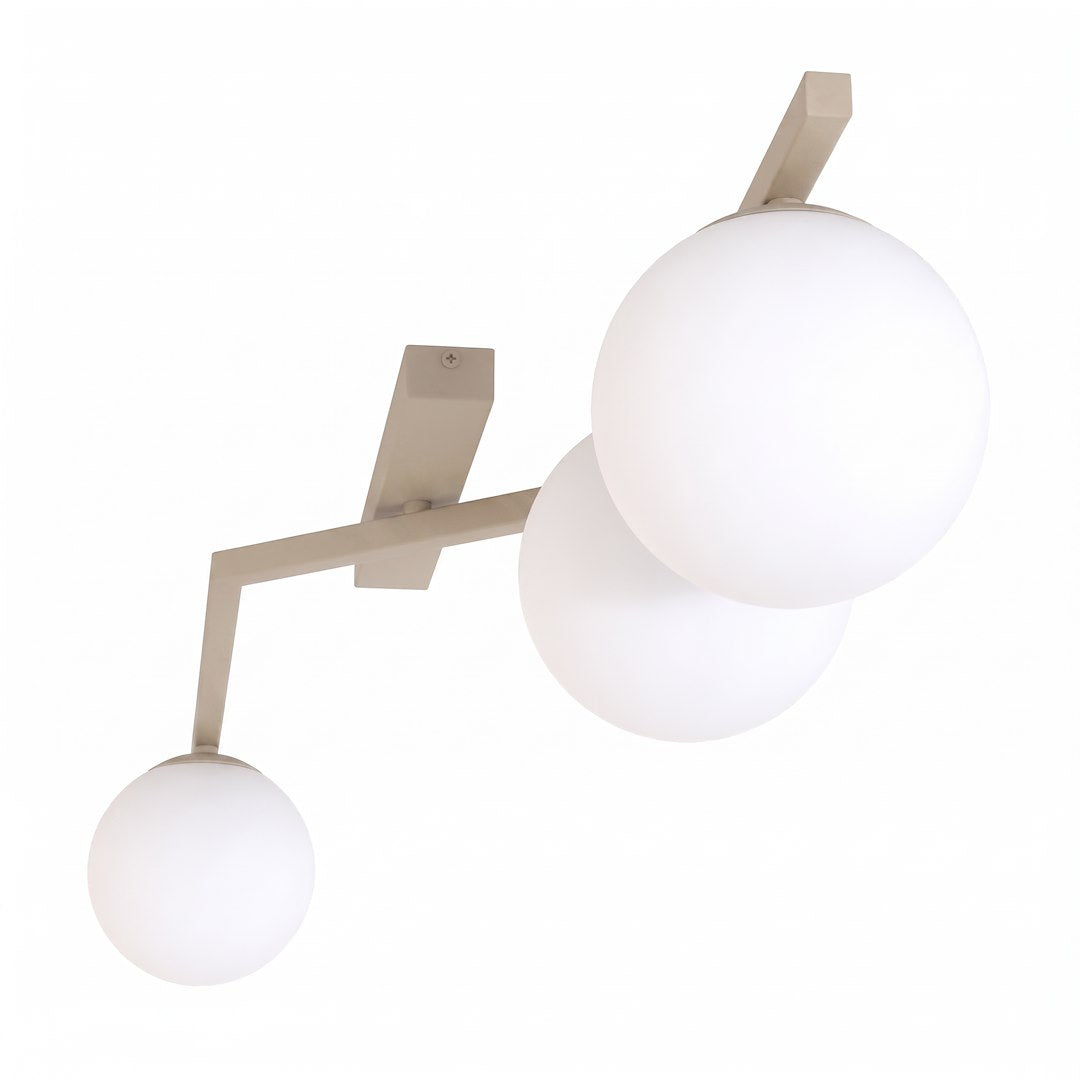 Détail rapproché de la structure métallique beige et des globes en verre dépoli