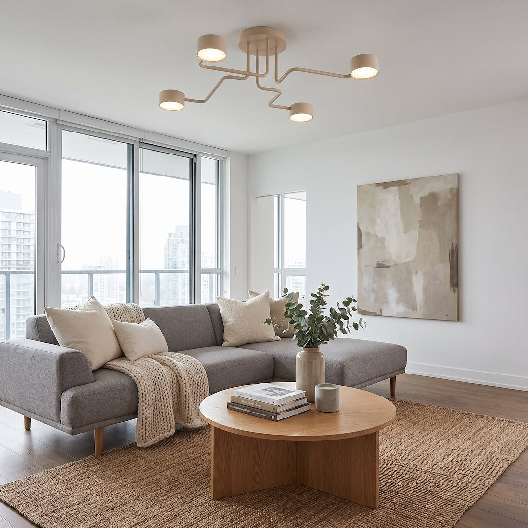 Mise en ambiance salon moderne, plafonnier beige au-dessus canapé gris
