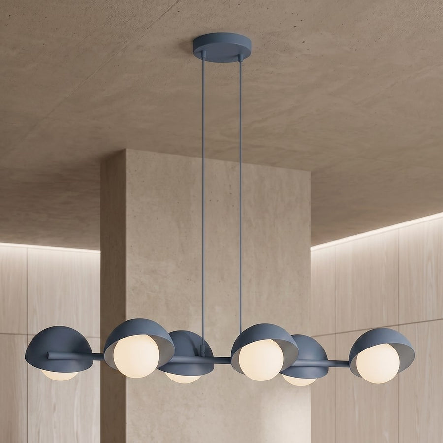 Détail du pavillon de plafond bleu et des deux câbles de suspension