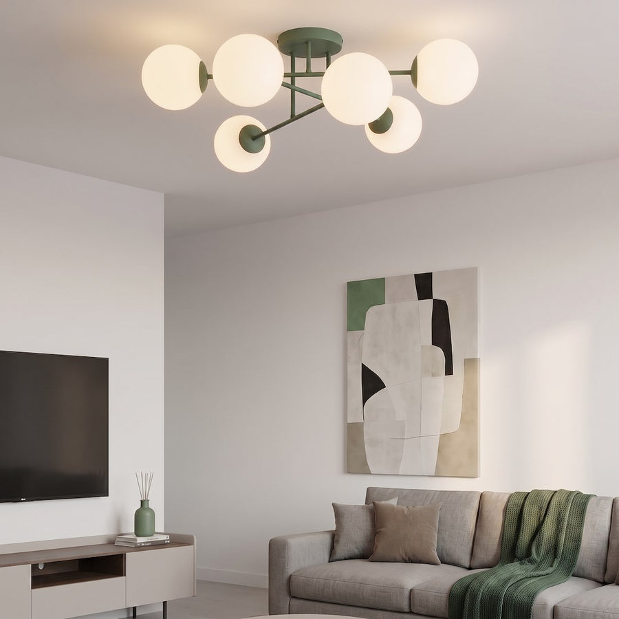 Plafonnier fixé au plafond dans un séjour contemporain, canapé gris et tableau abstrait.