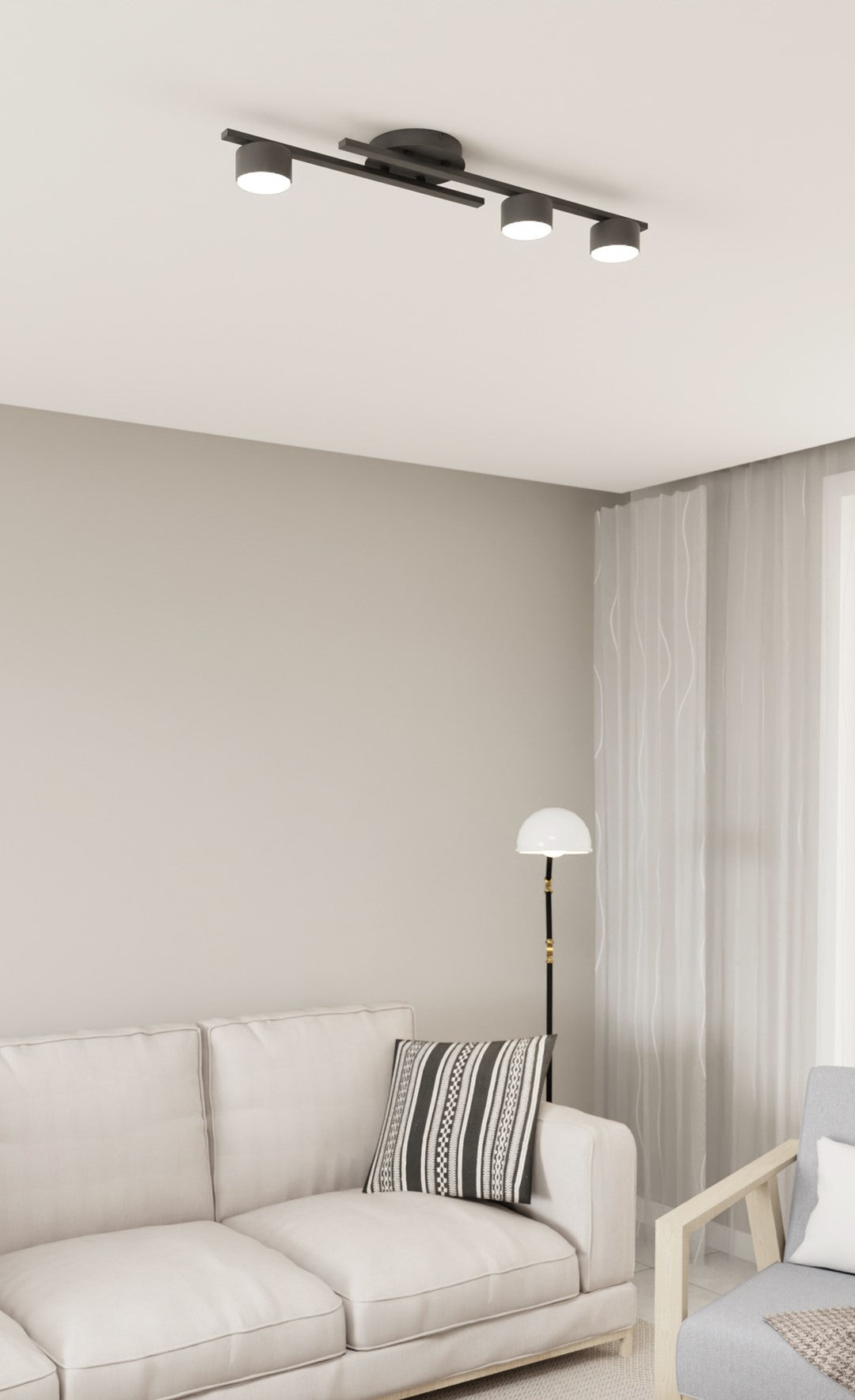 Plafonnier installé au plafond d'un salon beige avec canapé et rideaux clairs