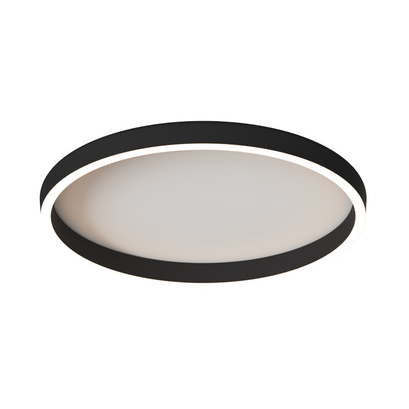 Vue rapprochée du cerclage noir brossé et de la couronne lumineuse