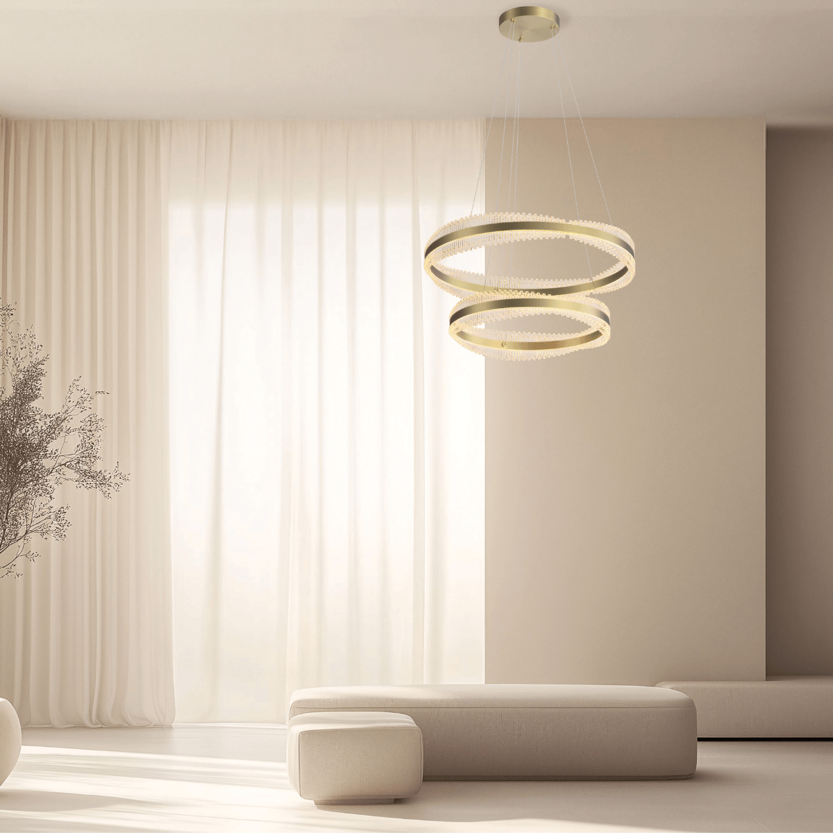 Vue rapprochée de la suspension dans un intérieur beige aux rideaux voilages