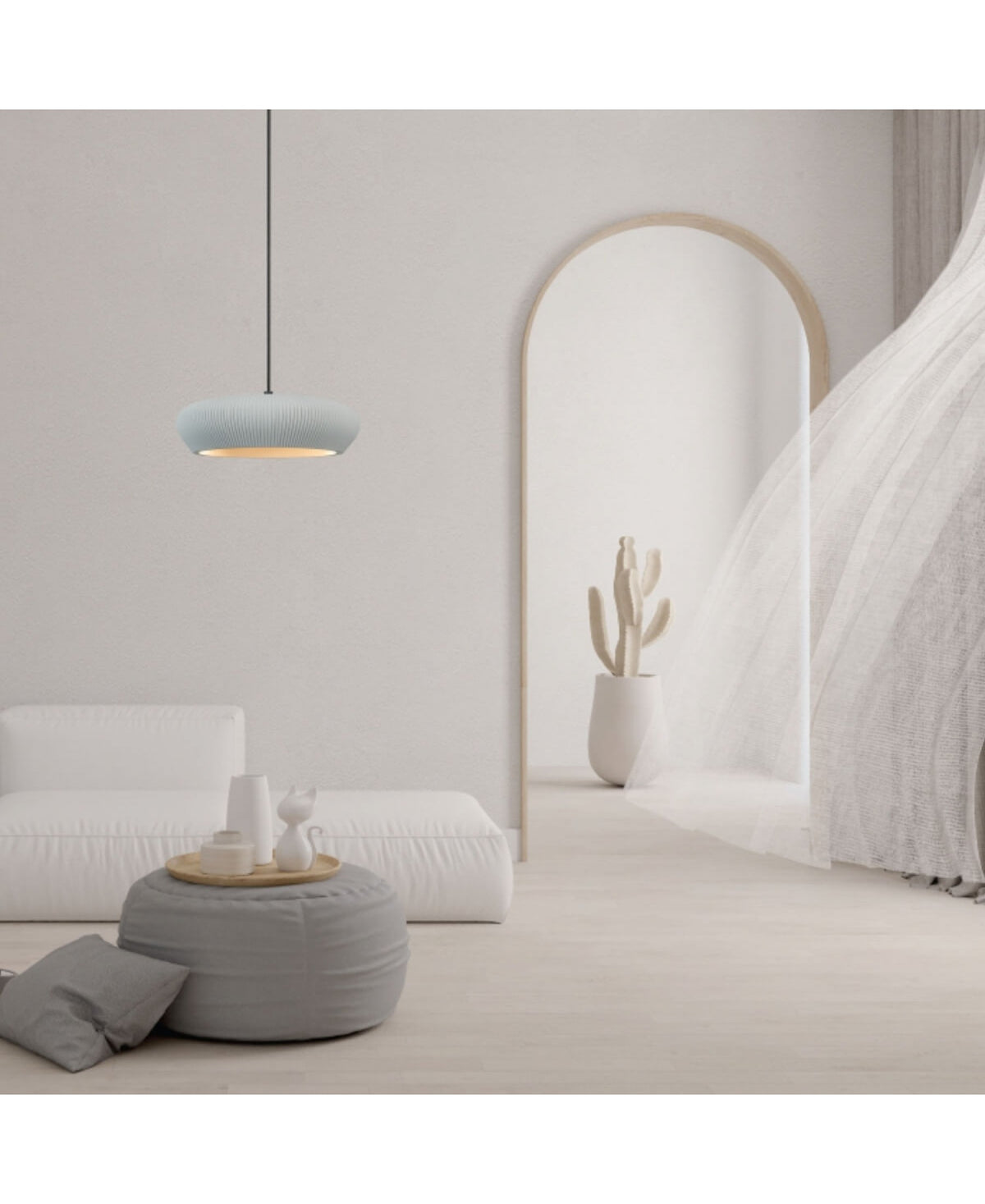 Scène complète avec miroir en arche, rideau voilé et suspension en hauteur.