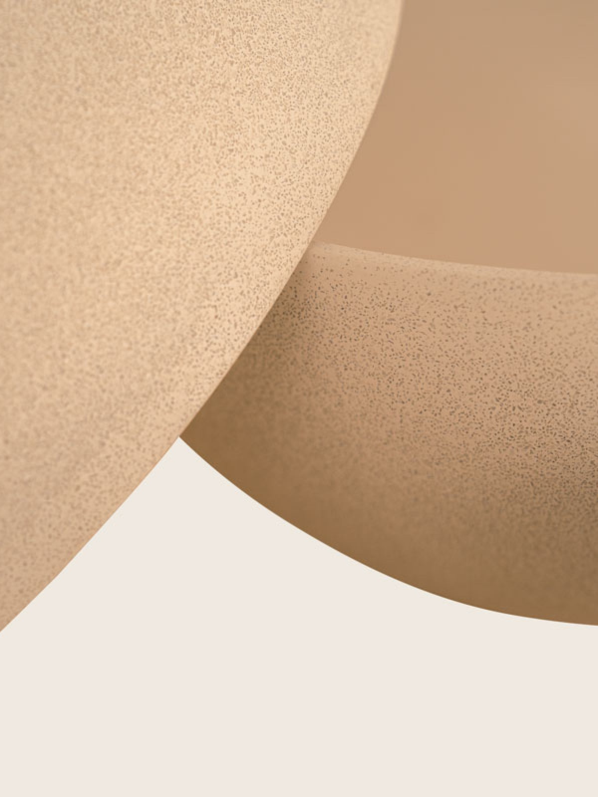 Détail macro de la texture granuleuse et tachetée de la pierre naturelle beige