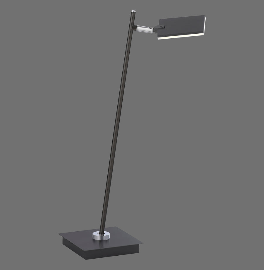 Vue de trois quarts du luminaire anthracite avec base carrée, tige fine et tête rectangulaire orientable.
