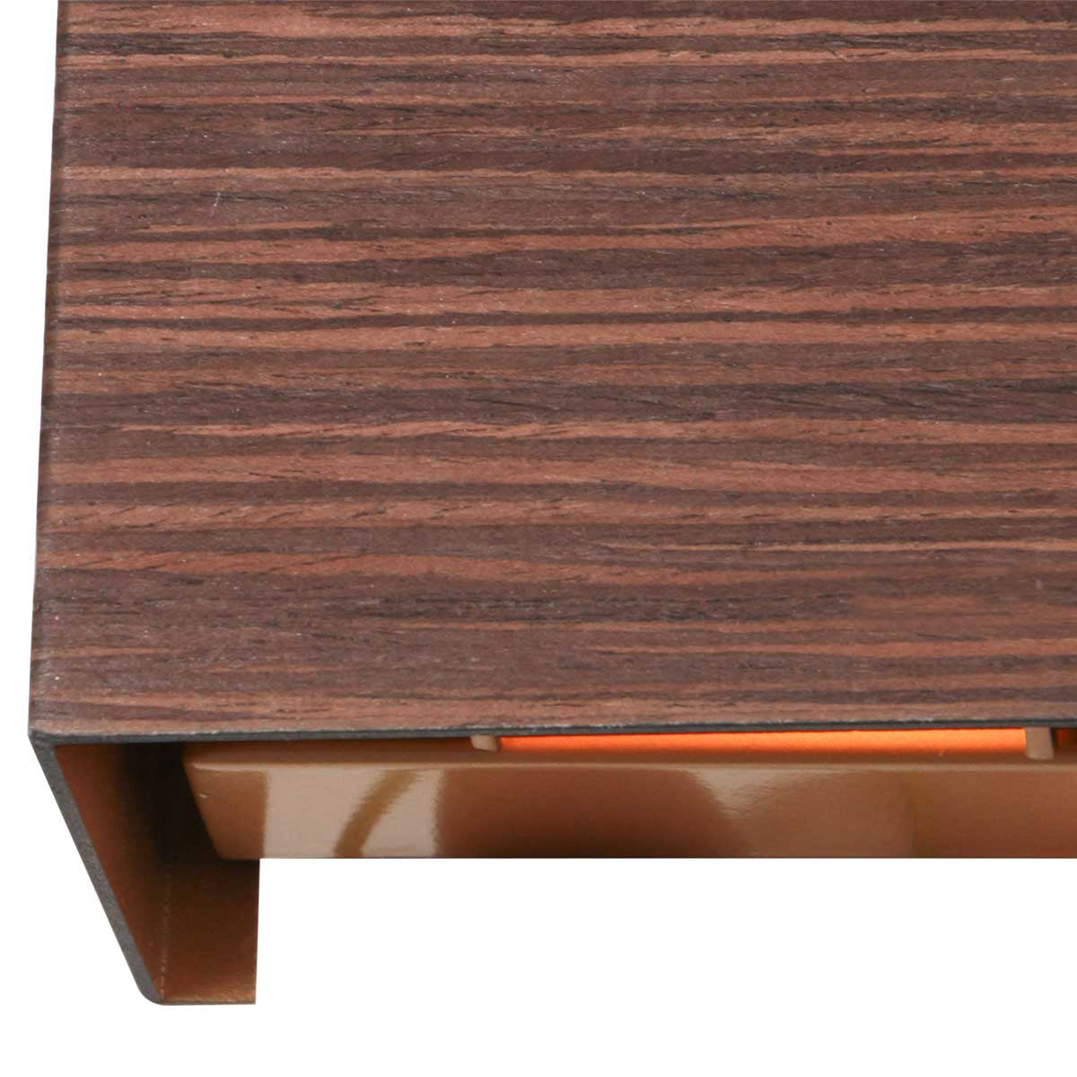 Applique murale aspect bois en situation dans un intérieur, lumière chaleureuse – Designix.fr