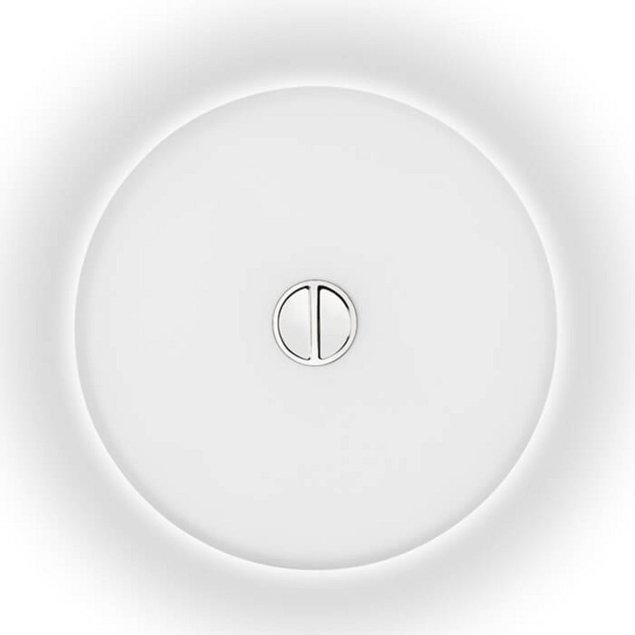 Vue de face du diffuseur circulaire blanc, avec finition chromée centrale en deux parties.