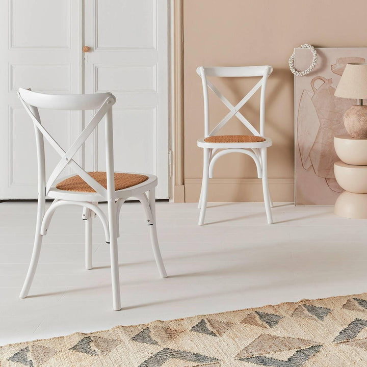 Alice'S Home - Lot De 2 Chaises De Bistrot En Bois D'Hévéa Blanc. Vintage. Assise En Rotin. Empilables | Designix - Amazon    - https://designix.fr/