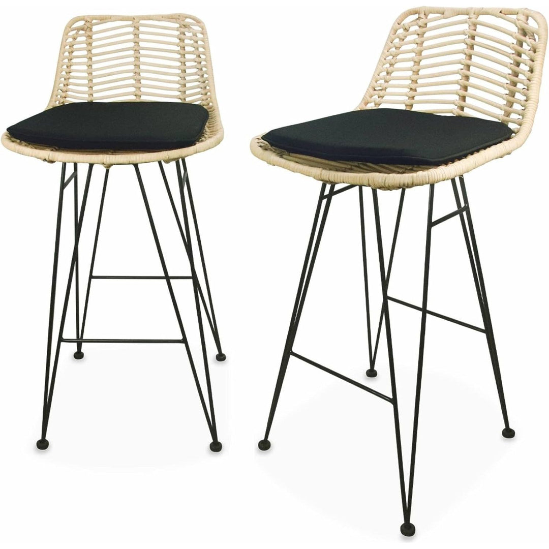 Alice'S Home - Deux Tabourets De Bar En Rotin Naturel Et Métal. Coussins Noirs - Cahya | Designix - Amazon    - https://designix.fr/