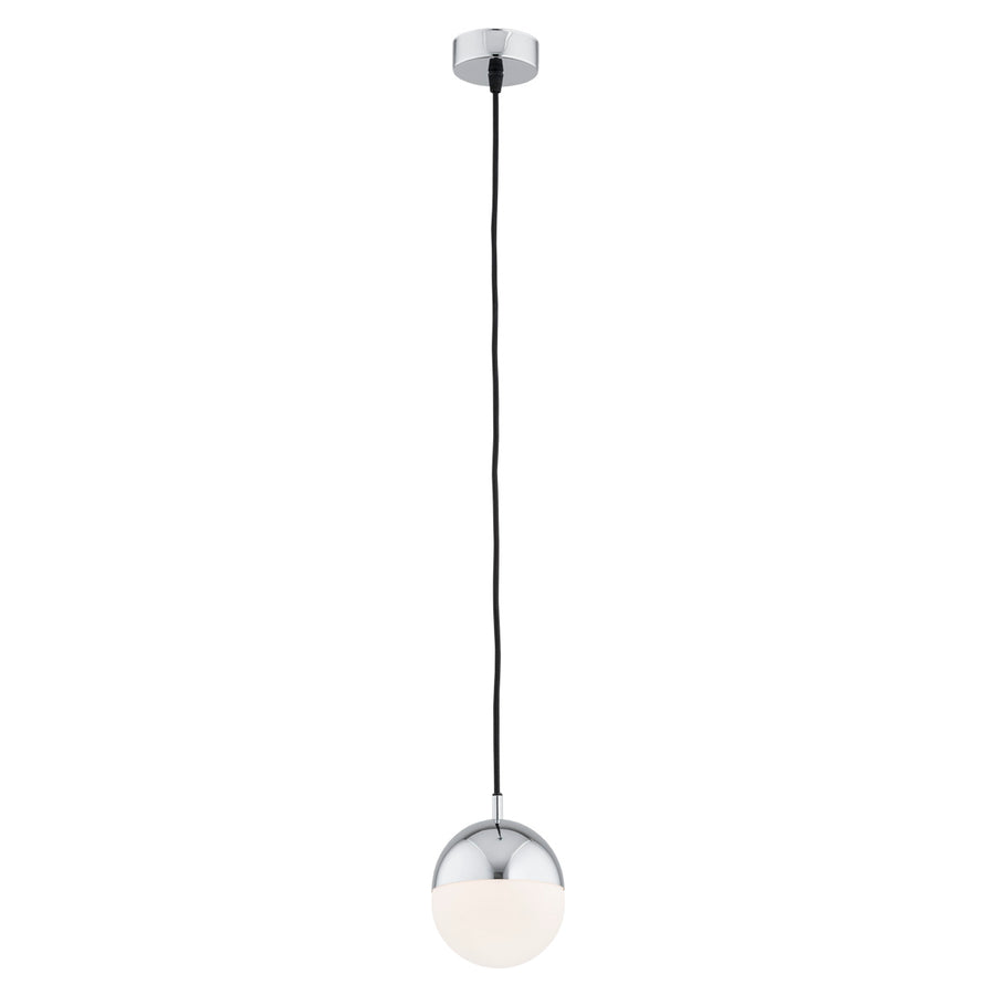 Même luminaire suspendu en version chromée brillante, sphère mi-métal mi-verre opalin blanc.