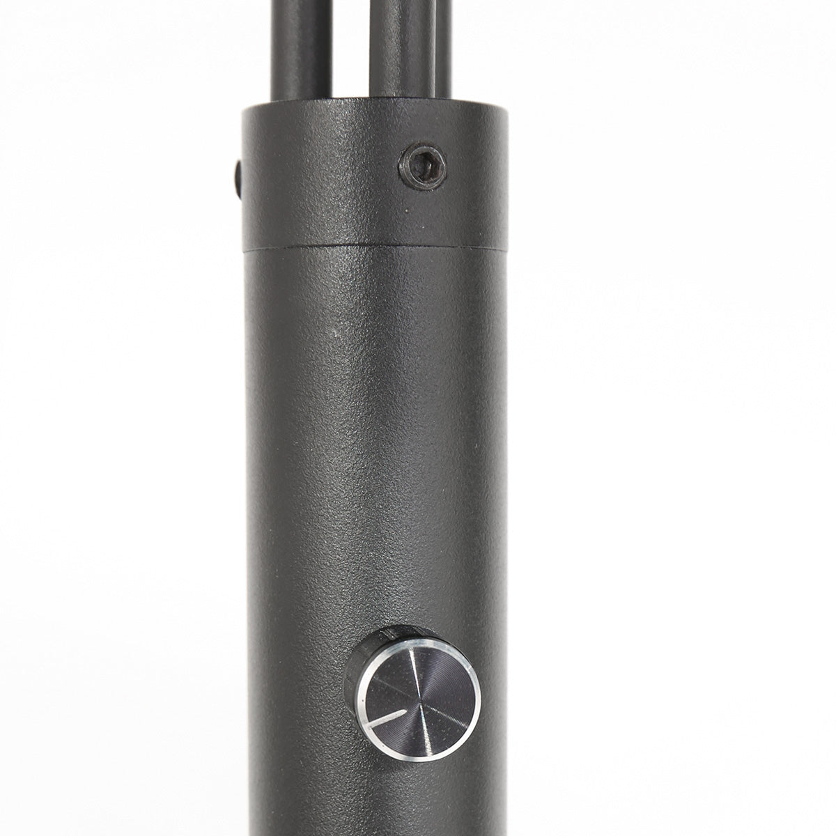 Détail du fût cylindrique noir avec variateur rotatif et vis de serrage