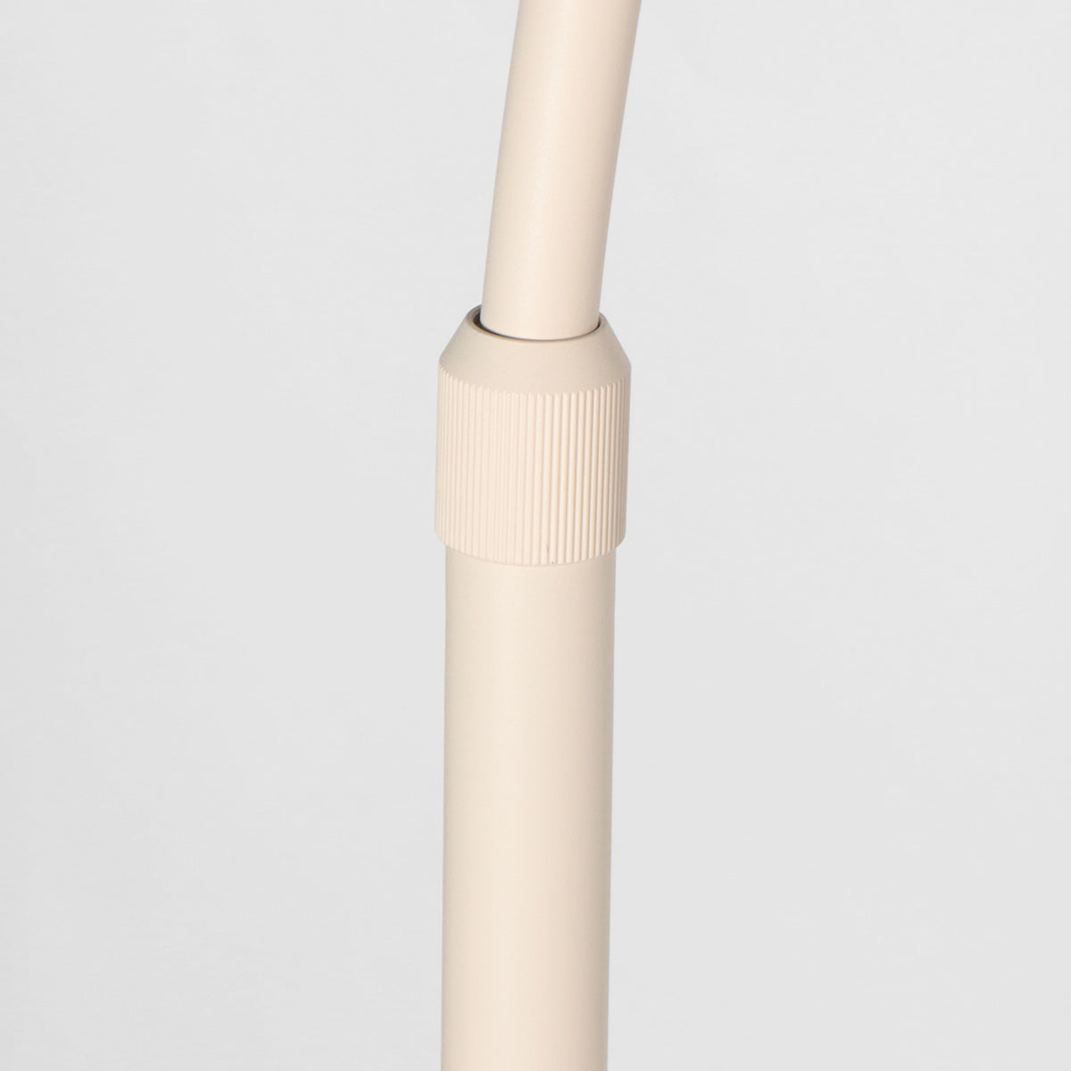 Lampadaire en arc de couleur crème Sparkled Light 4318CR – La couleur tendance de 2025