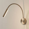 Applique murale LED Raik en métal, nickel mat et albâtre, hauteur 59 cm