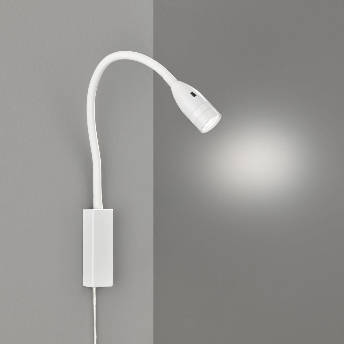 Applique murale LED Sten en métal, blanc mat, hauteur 61 cm