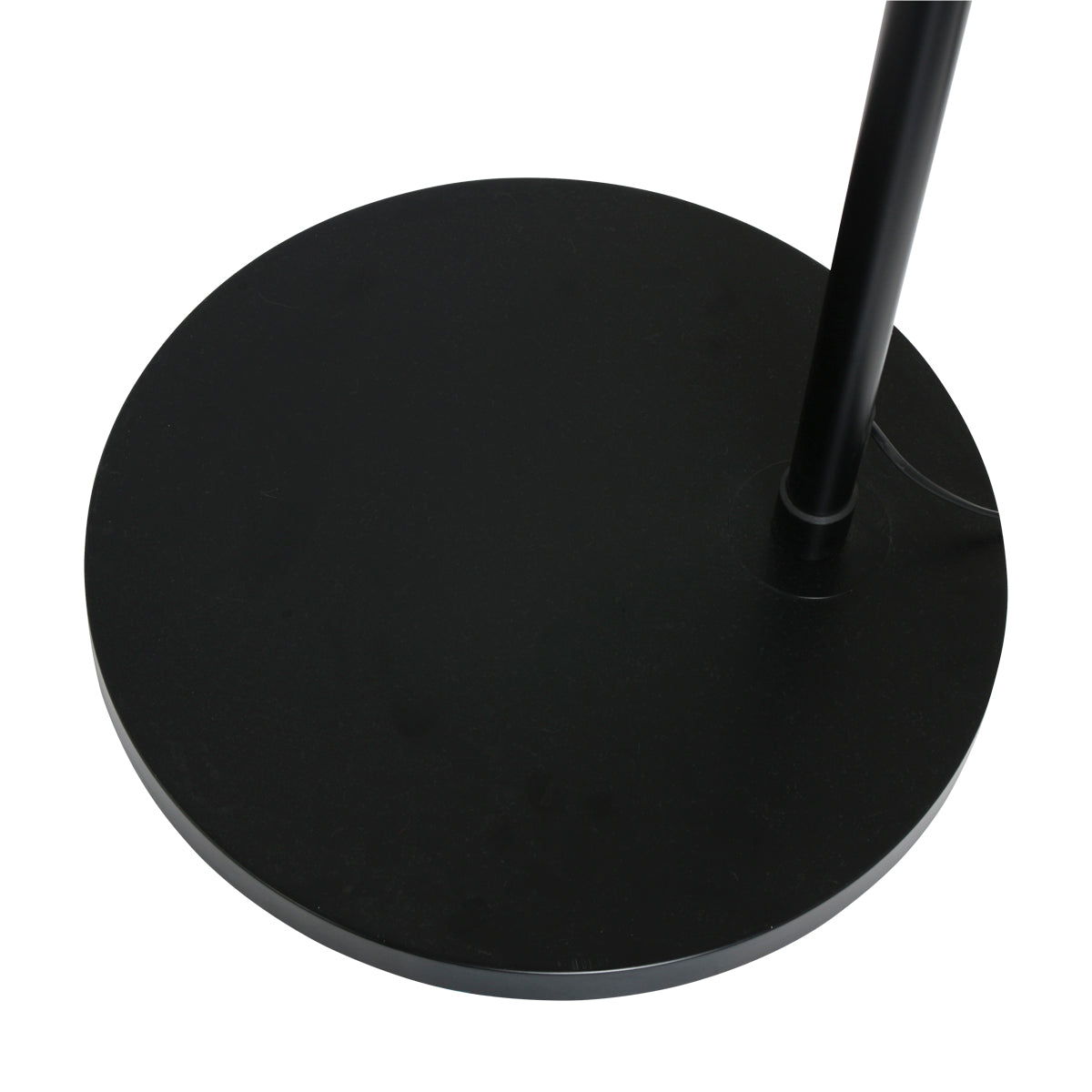 Lampadaire arc doré Arvo, abat-jour noir intérieur doré – vue 2 – Designix.fr