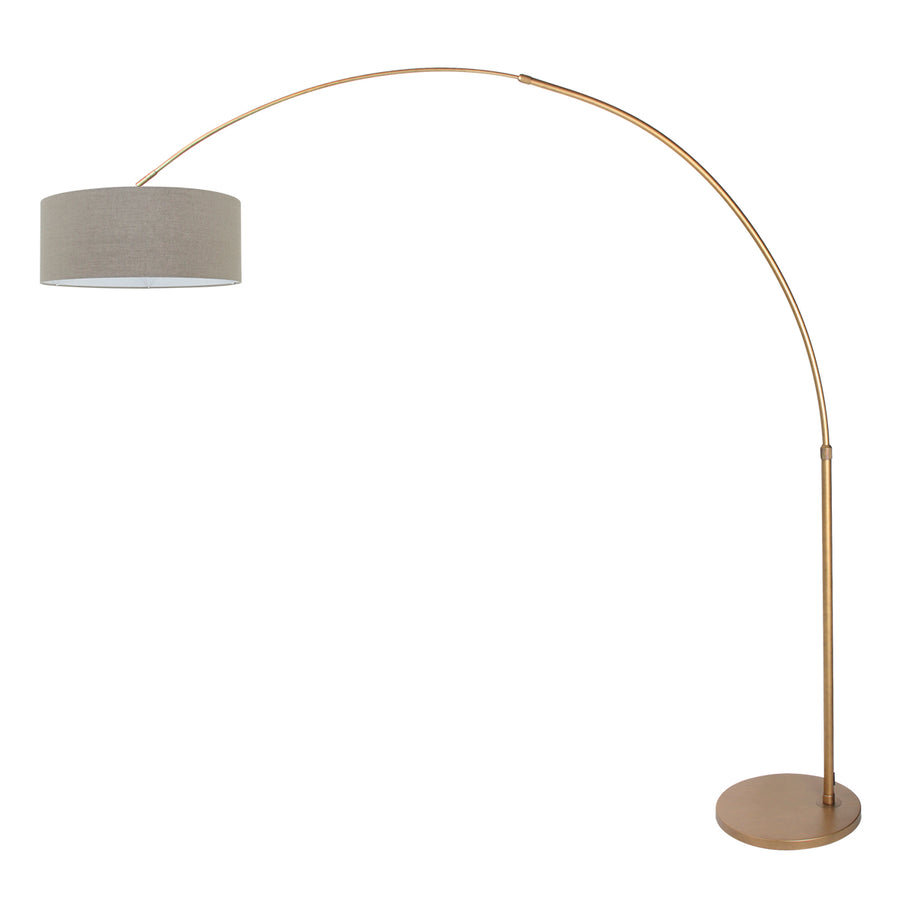 Vue inversée du lampadaire arc doré, abat-jour taupe et socle rond sur fond clair.