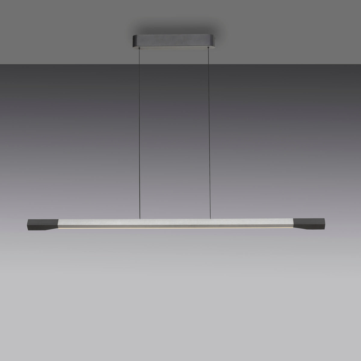 Profil rapproché du bandeau lumineux montrant les LED sous l'aluminium et les embouts noirs