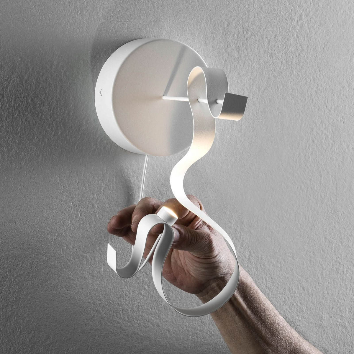 Applique murale LED Curve en acier, blanc, hauteur 29 cm