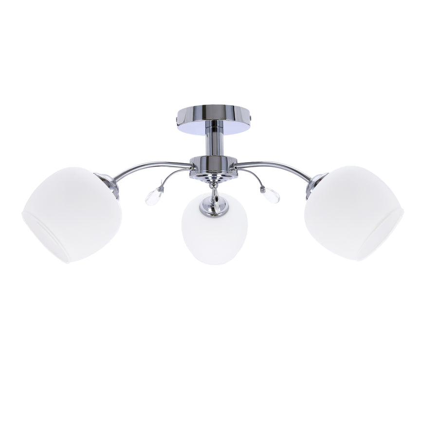 Plafonnier trois lumières vu de face, structure chromée et globes en verre opalin blanc.