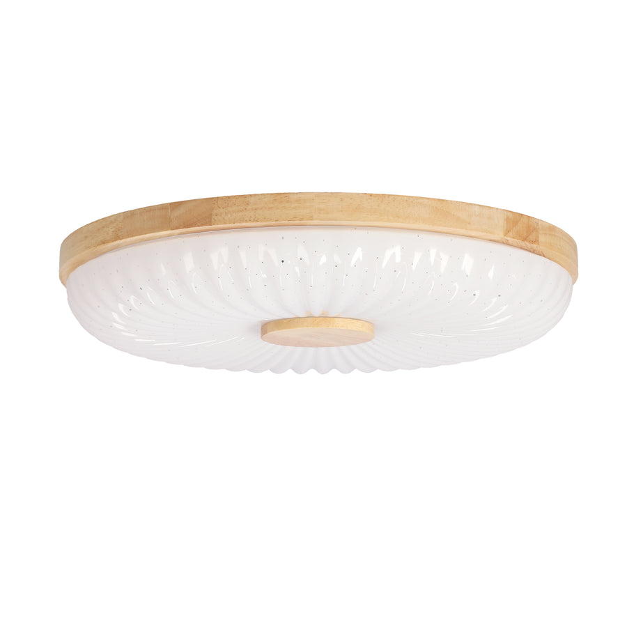 Vue de dessous du plafonnier montrant diffuseur blanc côtelé et bord en bois clair.