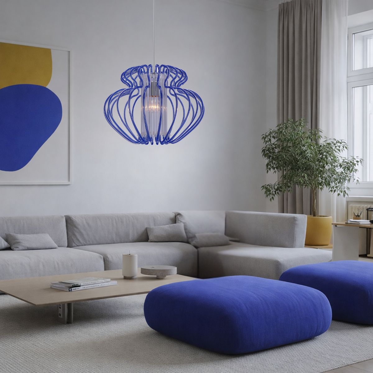 Mise en ambiance du salon moderne avec la suspension bleue au-dessus du canapé