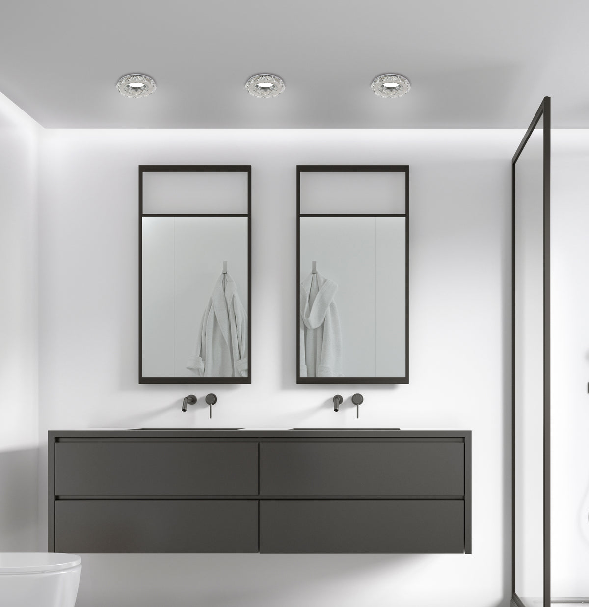 Mise en ambiance salle de bain moderne avec trois spots identiques alignés au plafond