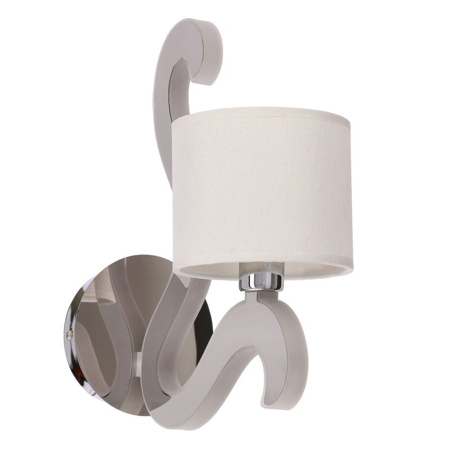 Applique murale chromée avec abat-jour en tissu blanc, vue de face sur fond blanc