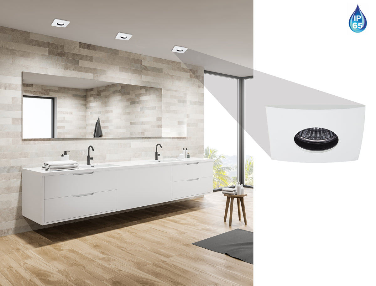 Vue d'ensemble de la salle de bain équipée, spots allumés et incrustation du produit