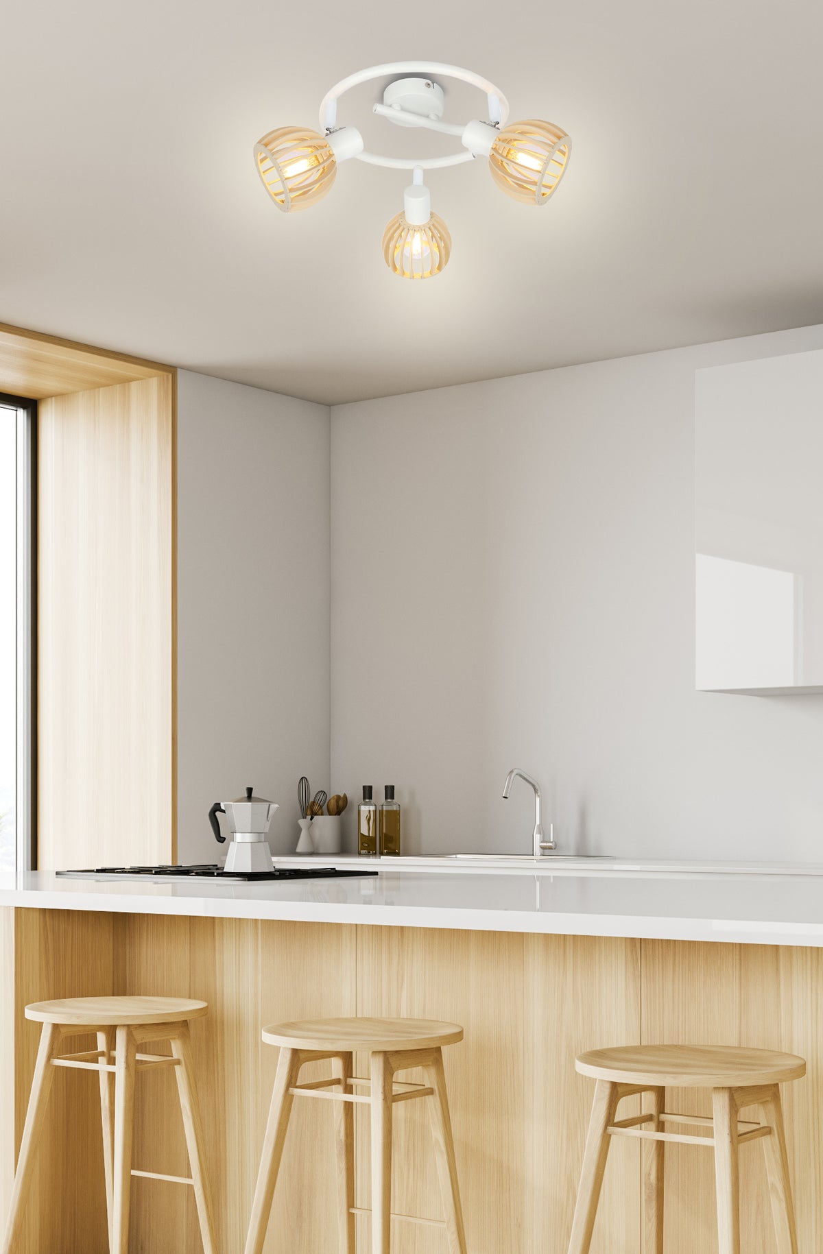 Mise en ambiance du luminaire au plafond d'une cuisine, au-dessus d'un îlot et de tabourets.