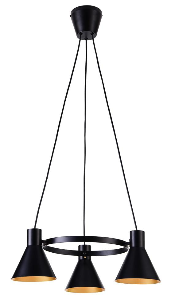 Vue de face du luminaire suspendu à trois abat-jours coniques noirs
