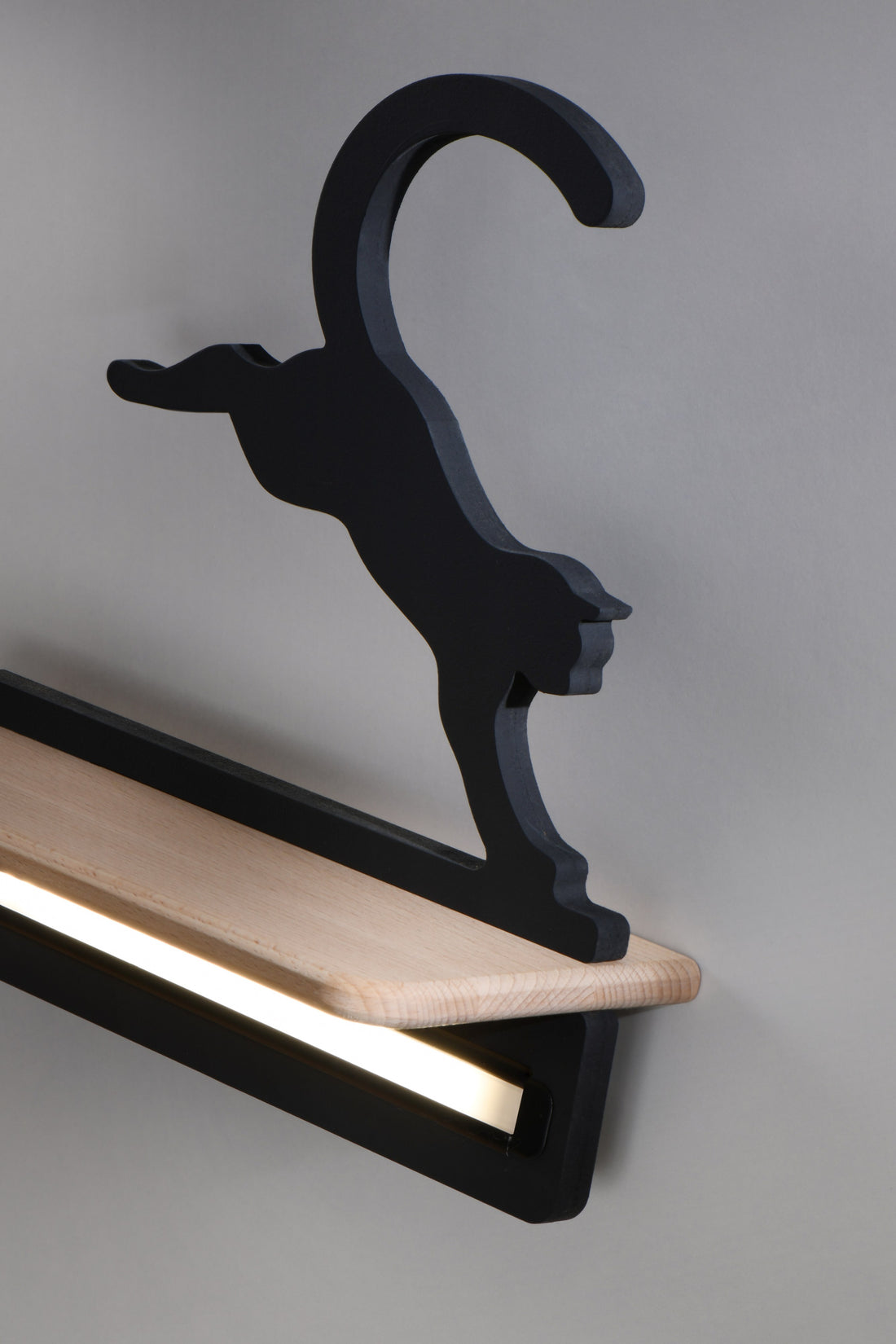 Applique murale LED Cat pour chambre d'enfant noire, bois, L 27 cm (réf. 21-75635)