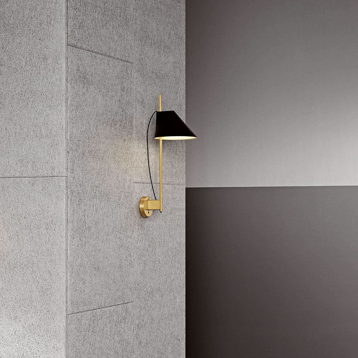 Applique murale LED Yuh Brass en laiton, noir, hauteur 62,6 cm