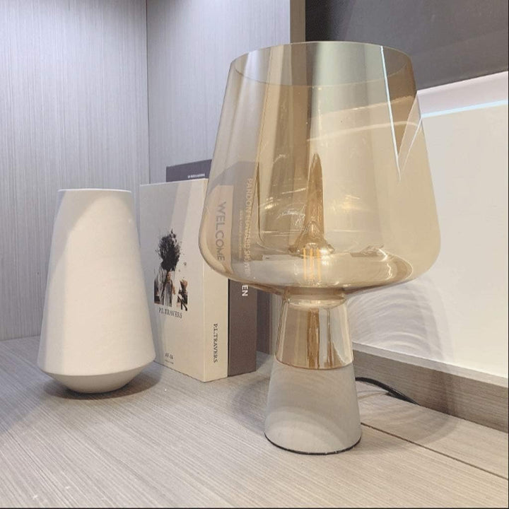 Lampe Art Deco Verre et Béton | Silhouette Urbaine | Designix - Lampe de chevet Grande | 32x51 cm Ambre  - https://designix.fr/