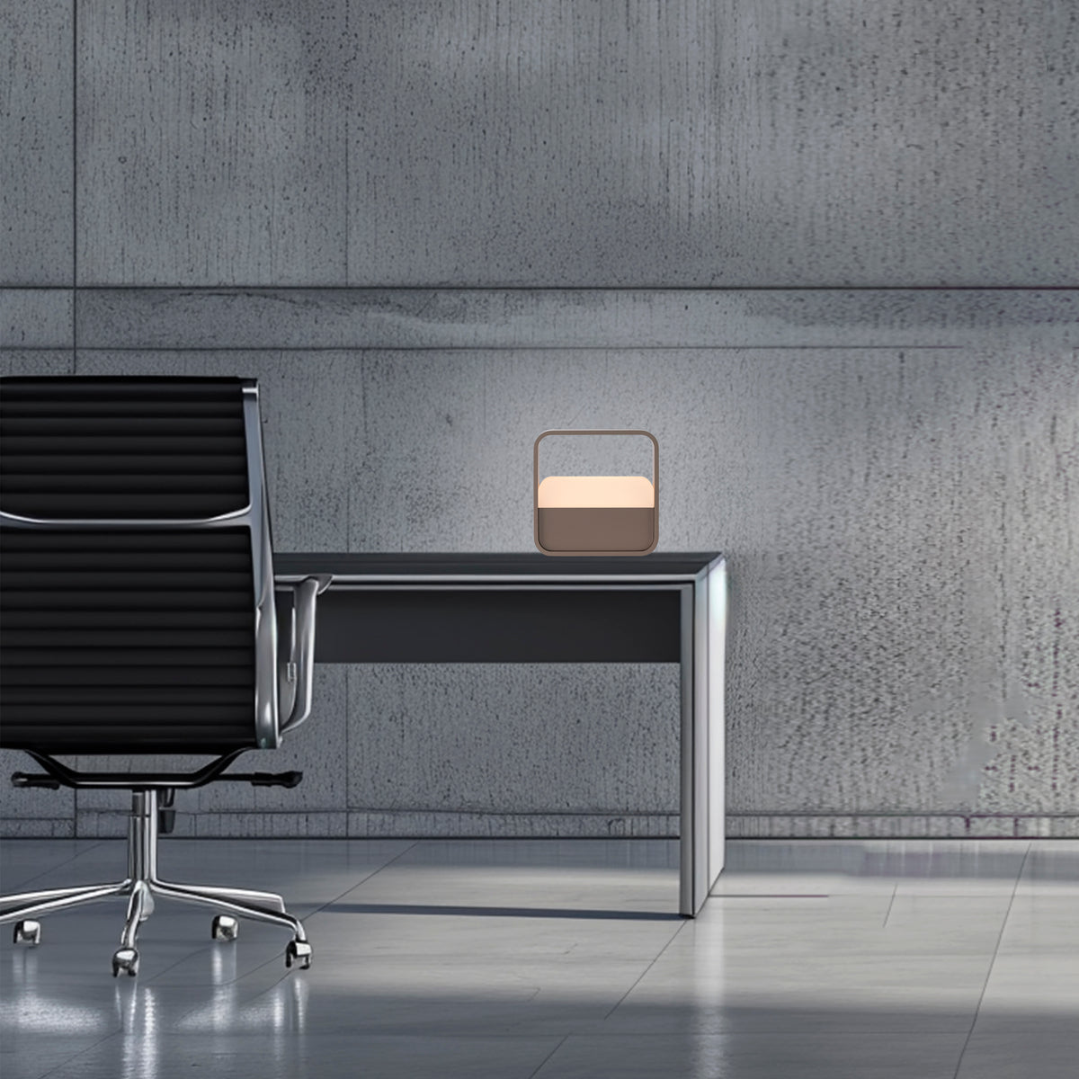 Mise en ambiance : lampe posée sur un bureau dans un intérieur béton minimaliste
