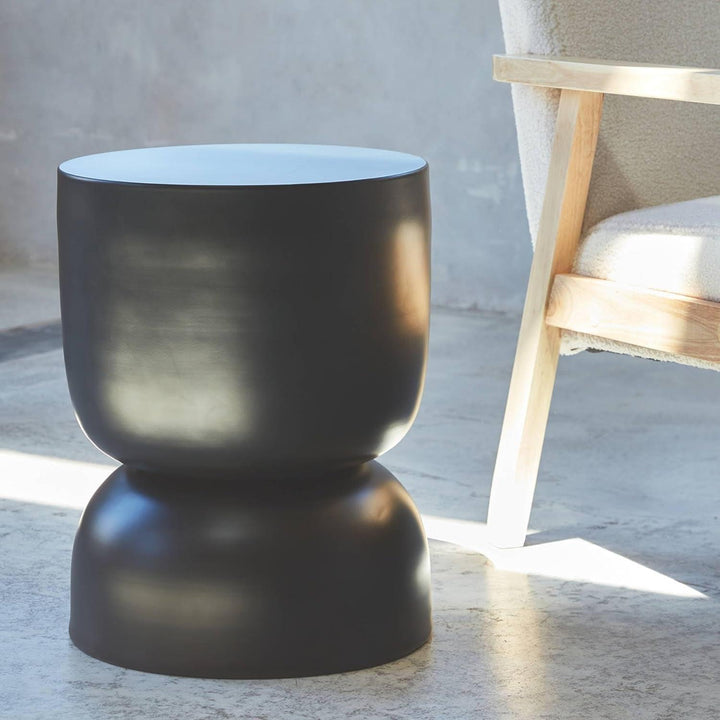 Alice'S Home - Table D'Appoint. Bout De Canapé. Table De Chevet En Métal. Noir. Madi Ø32 X H 42Cm | Designix - Amazon    - https://designix.fr/