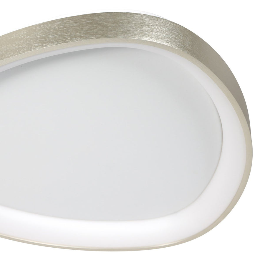 Gros plan du diffuseur blanc cerclé de métal argenté brossé