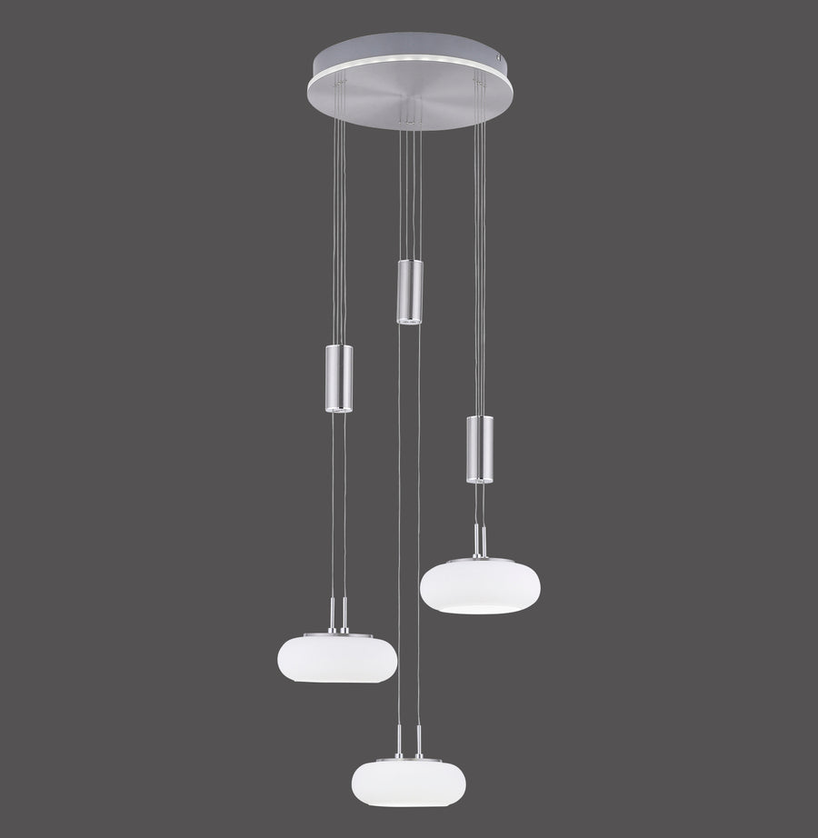 Vue de face de la suspension à trois diffuseurs ovales blancs et finitions en acier chromé.