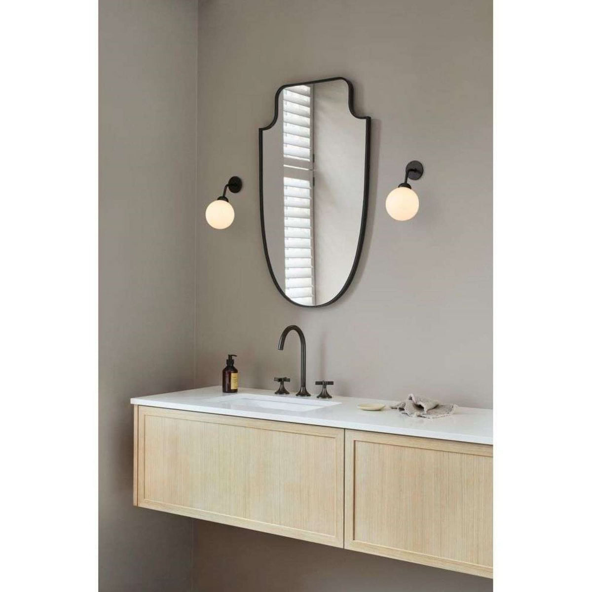 Applique murale Apiales en verre, noir satiné et blanc, Ø 12 cm, 5 W, hauteur 22 cm