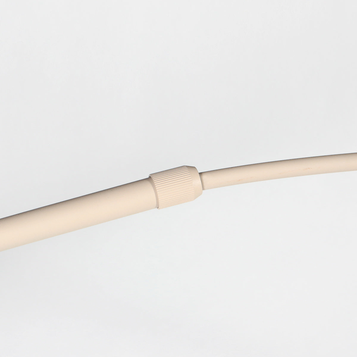 Lampadaire en arc couleur crème Sparkled Light 7268CR – La couleur tendance de 2025