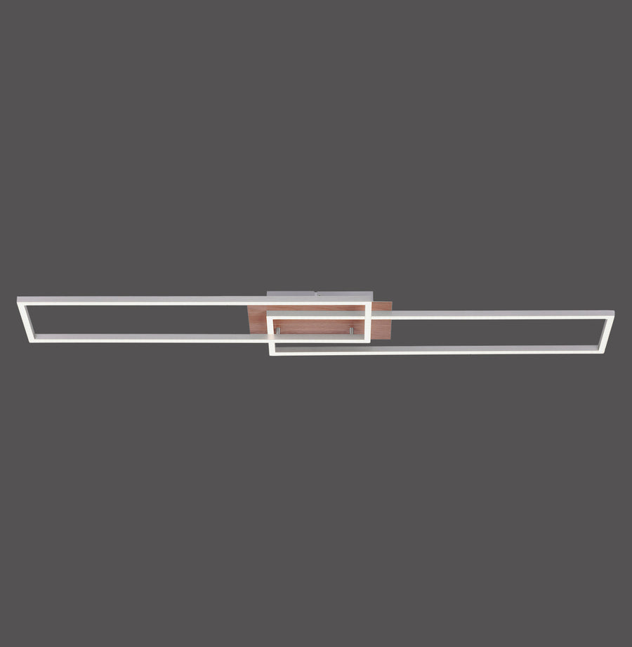 Plafonnier rectangulaire aluminium et bois vu de face sur fond sombre.