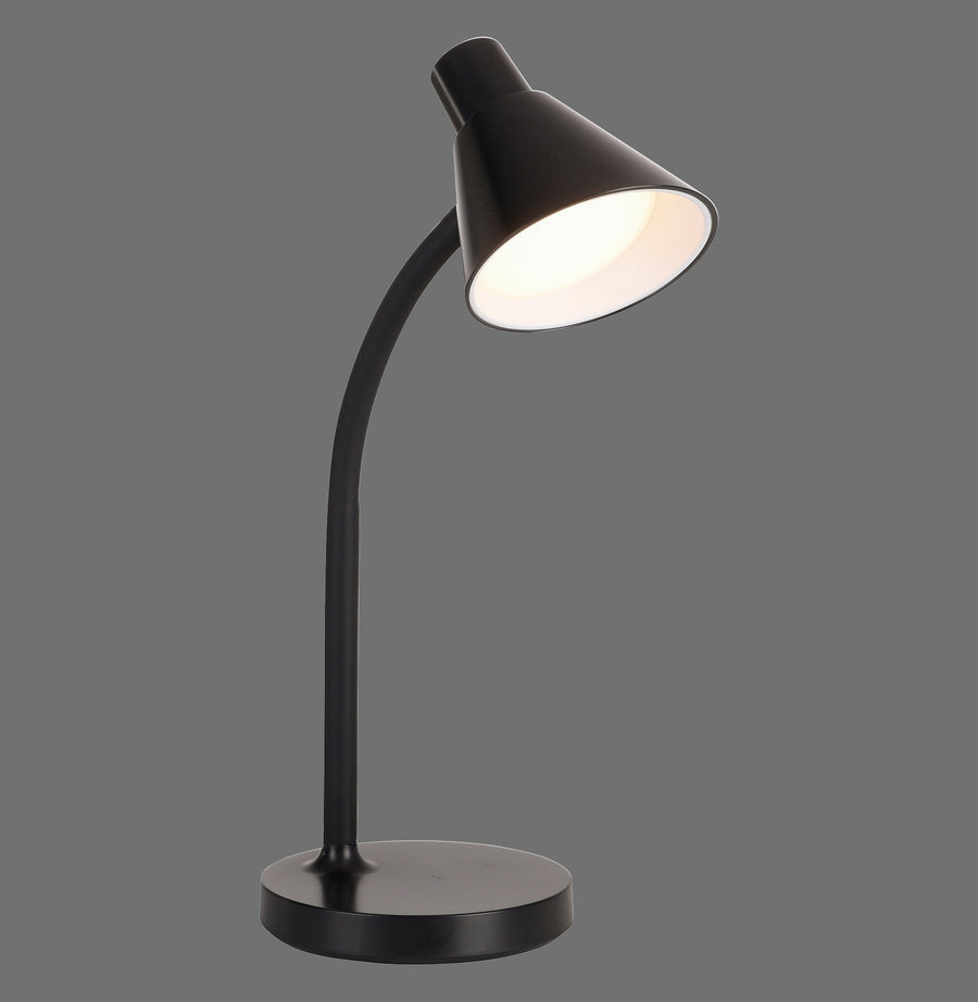 Lampe de bureau noire vue de face sur fond gris uni, abat-jour conique allumé