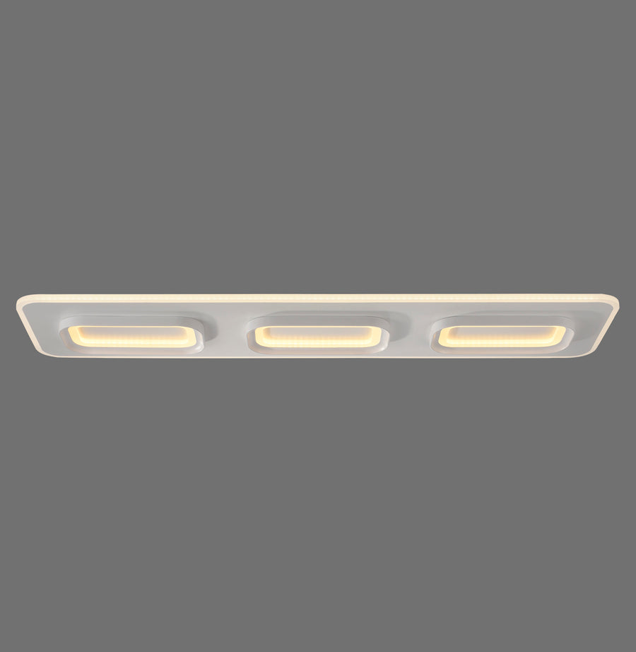 Vue de face du plafonnier blanc rectangulaire, trois modules lumineux allumés
