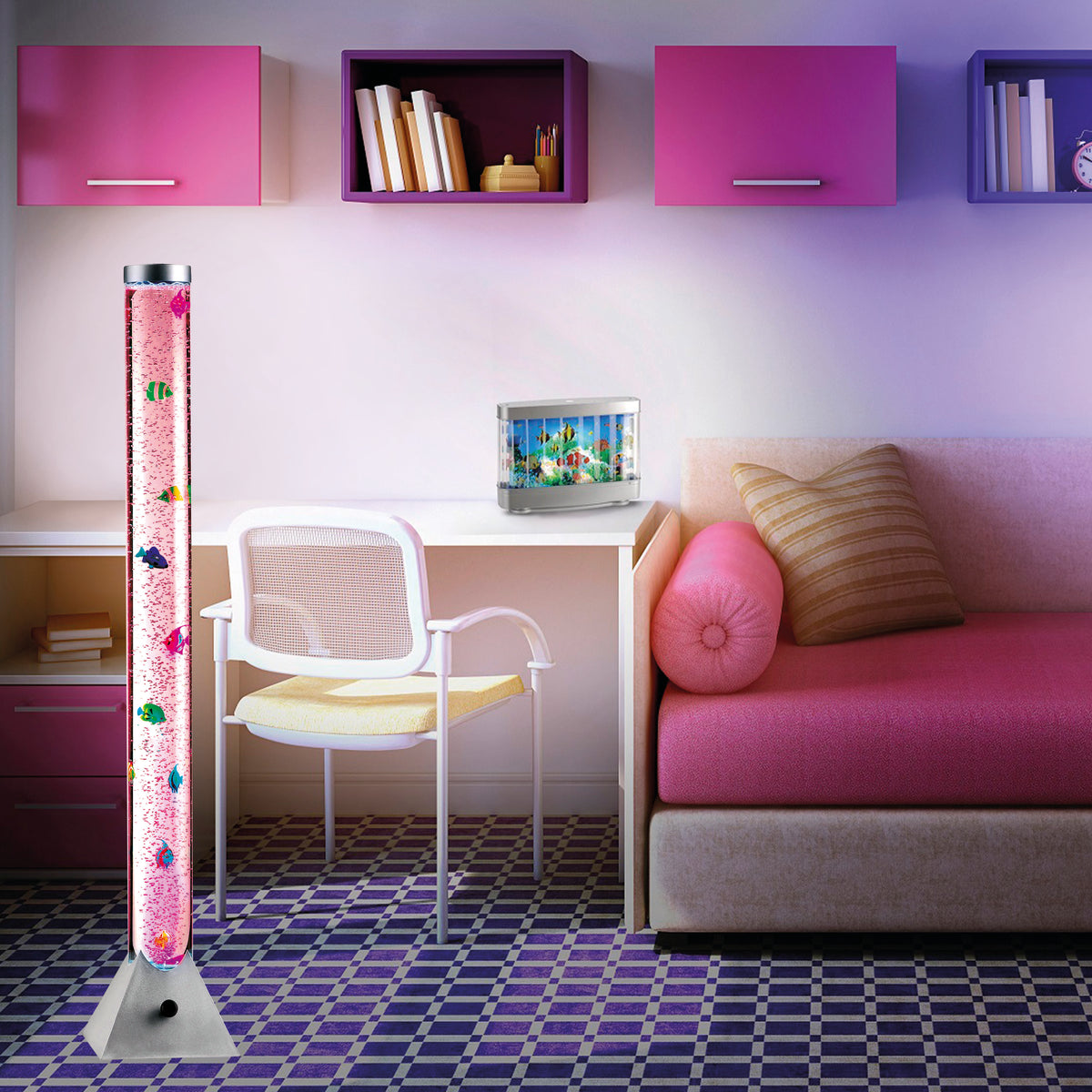 Mise en ambiance dans une chambre d'enfant, lumière rose et décoration colorée
