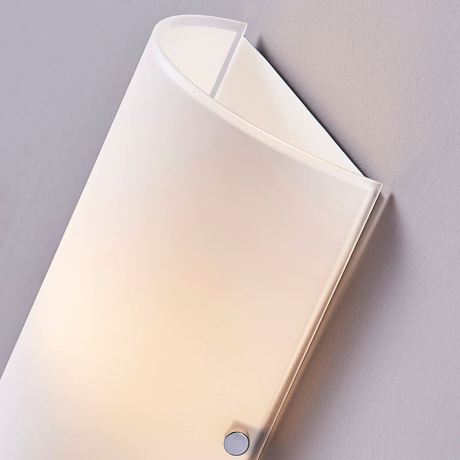 Applique murale Discrète Giulia en verre, transparent satiné, hauteur 25 cm