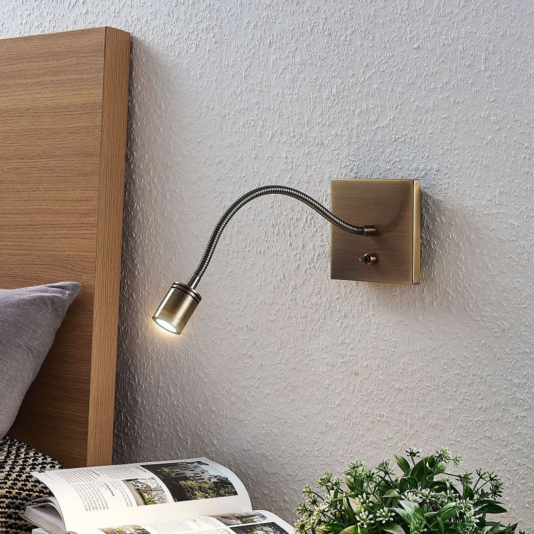 Applique murale LED Mayar en métal, laiton ancien, hauteur 11 cm