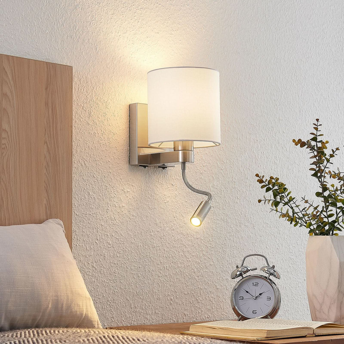 Applique murale Brinja en tissu, nickel satiné et blanc, hauteur 45,4 cm